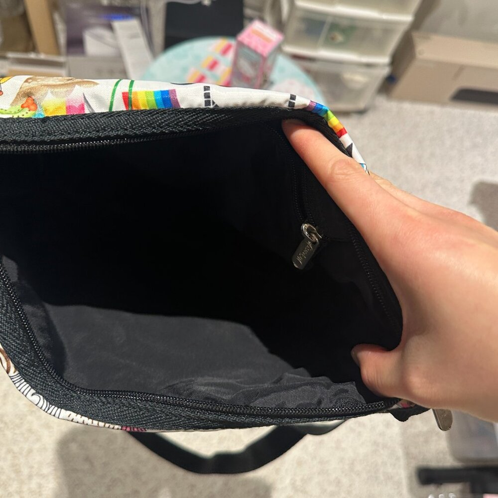 LE SPORTS SAC Crossbody Bag in Hawaii Theme Print - Picture 5 of 7